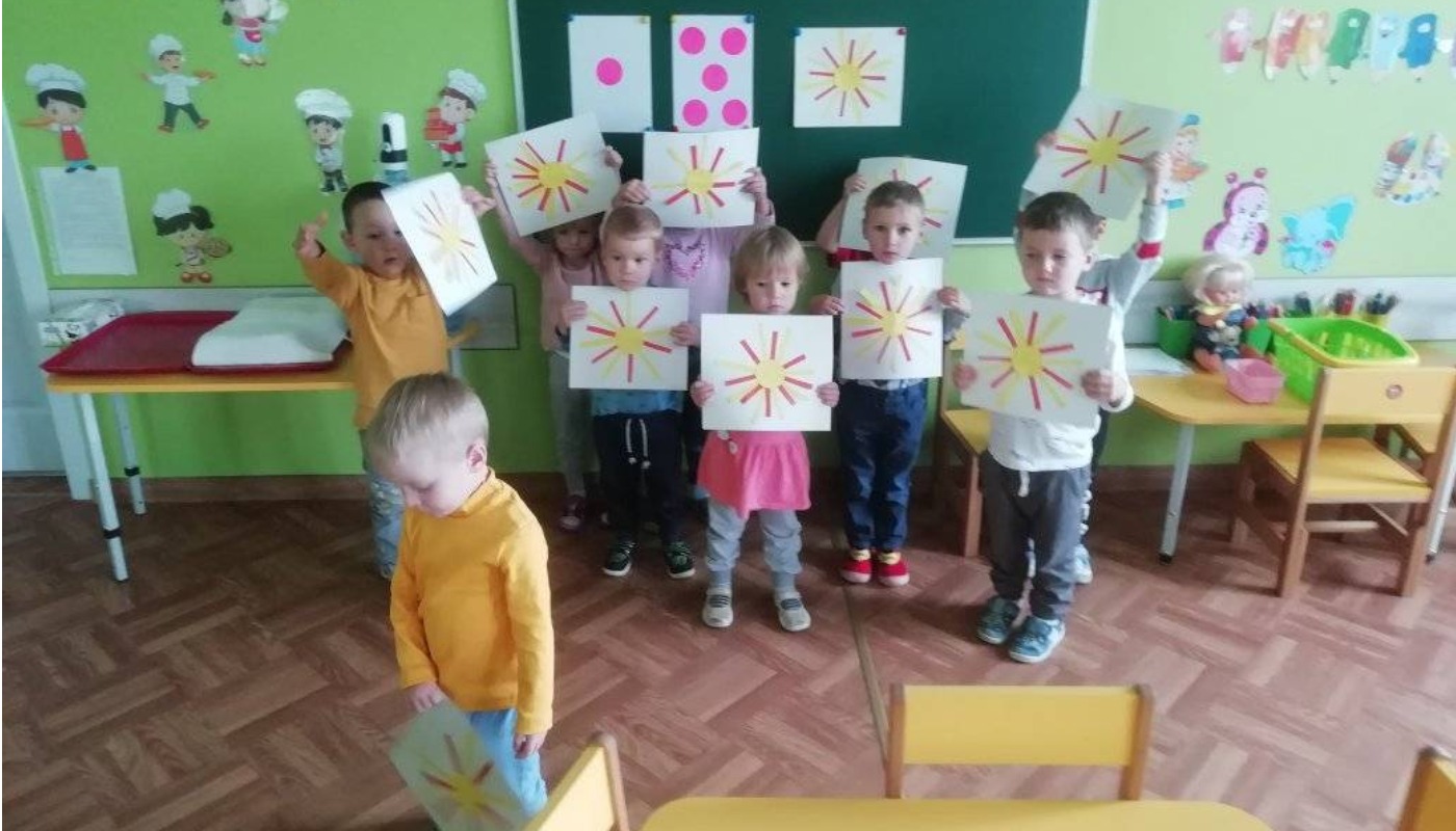 “Заглядає сонечко до нас у віконечко”☀️
