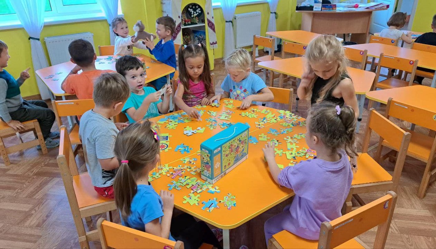 Складання пазлів, група “Сонечко”